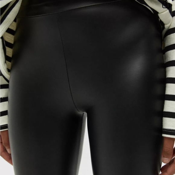 BNWT Pull&Bear XS Black Faux Leather Leggings Slim Stretch Basic Closet Staple - Picture 5 of 15